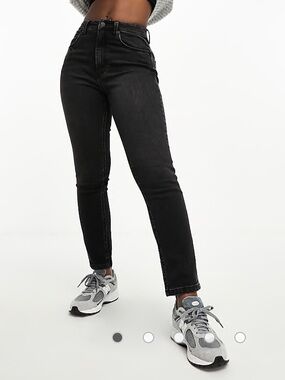 ASOS Design Hourglass Slim-fit Mom Jeans in Washed Black